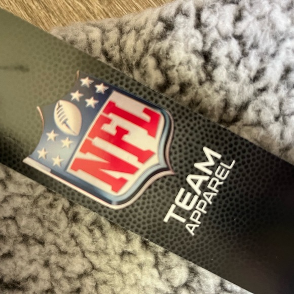 Cleveland browns mock neck sweatshirt. Quarter zip. Large. New with tags - Picture 5 of 7